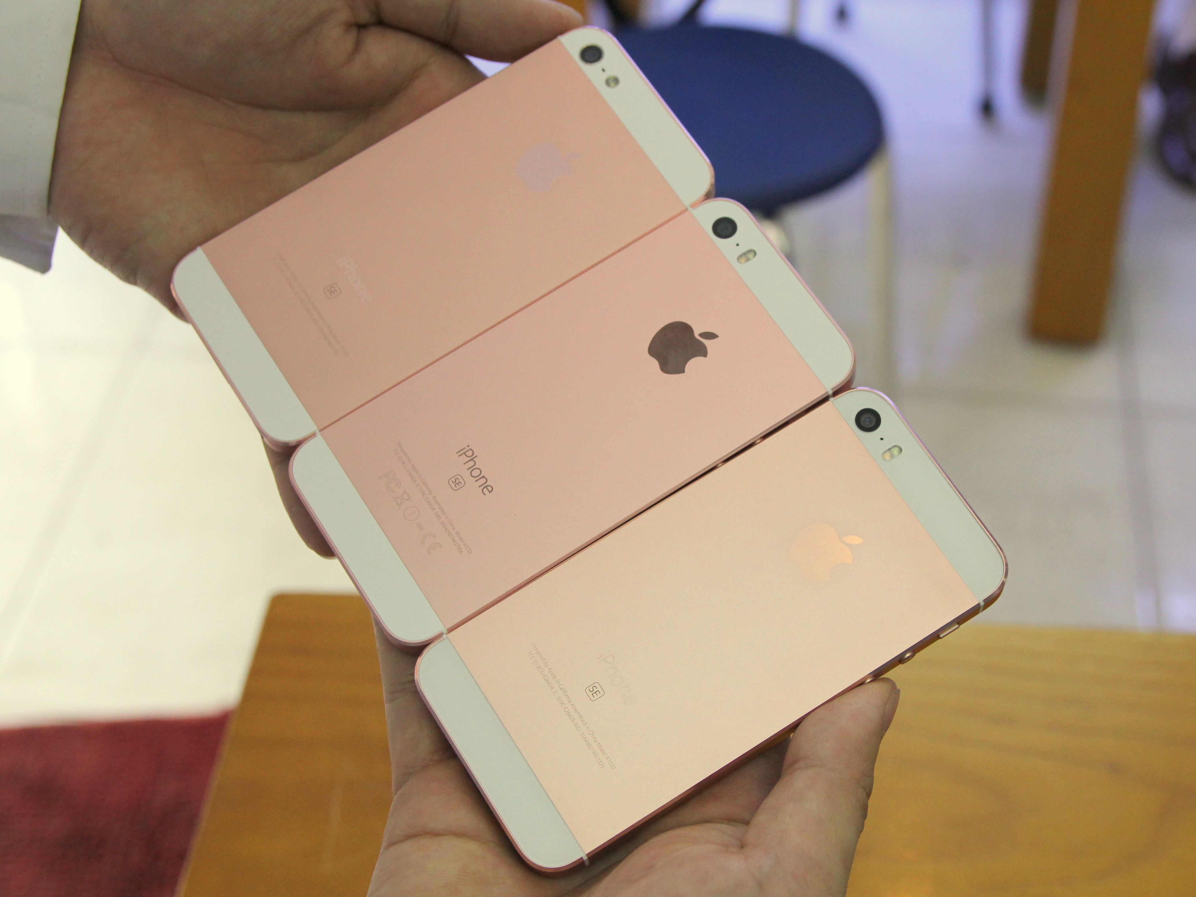 Mọi người ơi mình cần bán iphone SE 1tr5 tình trạng máy zin, xước dăm ít ở  trc và sau, pin 81%, màu | Viết bởi Chidova