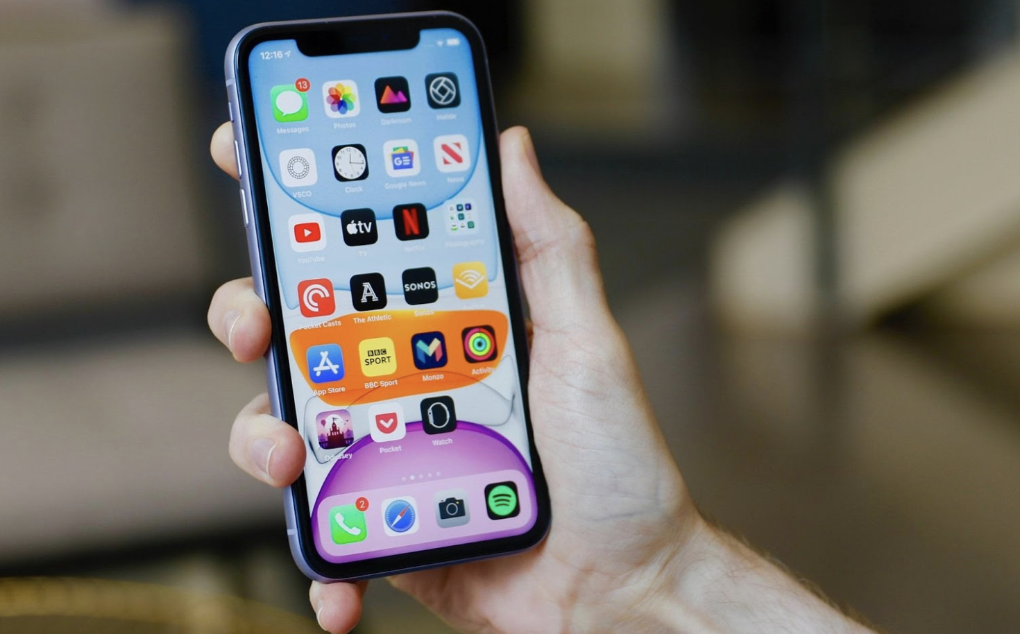 iPhone 11 là chiếc smartphone tuyệt vời nhưng màn hình sọc có thể làm khó chịu. Với sửa lỗi từ chuyên gia, chắc chắn bạn sẽ có một màn hình hoàn hảo như mới. Nhấn vào ảnh để biết thêm chi tiết.