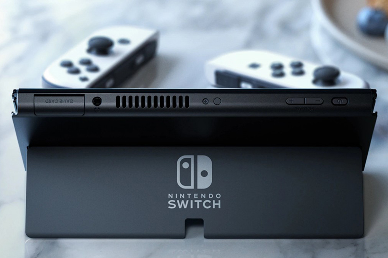 Trên tay Nintendo Switch OLED màn hình quá đẹp mượt mà miễn chê