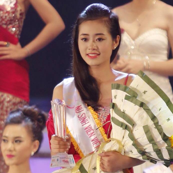 Nu-sinh-vien-viet-nam-duyen-dang