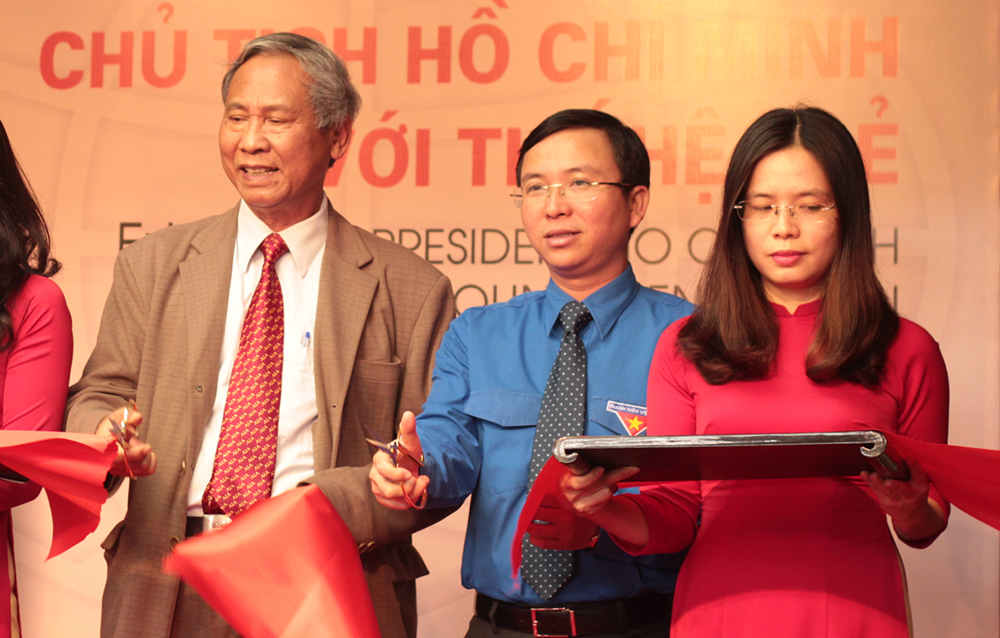 trien-lam-ho-chi-minh-voi-tuoi-tre
