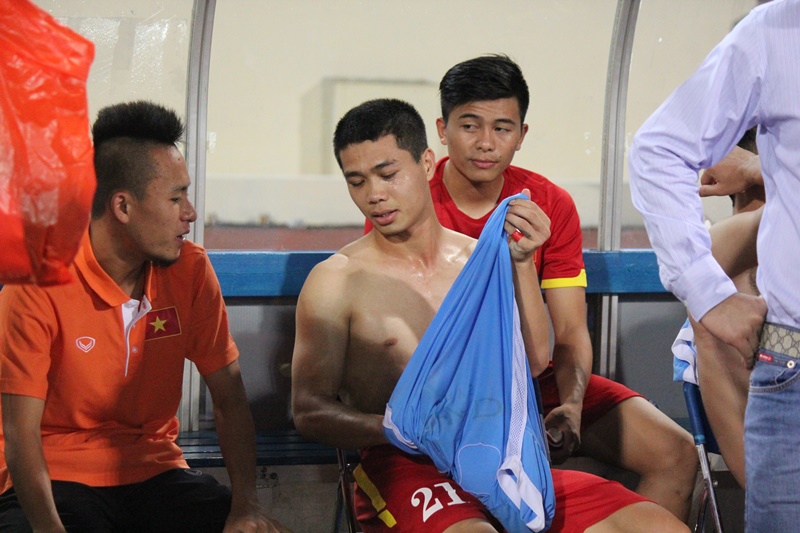 Vì sao HLV Miura 'nhốt' Công Phượng đến 5 phút cuối trận gặp Man City? - ảnh 1
