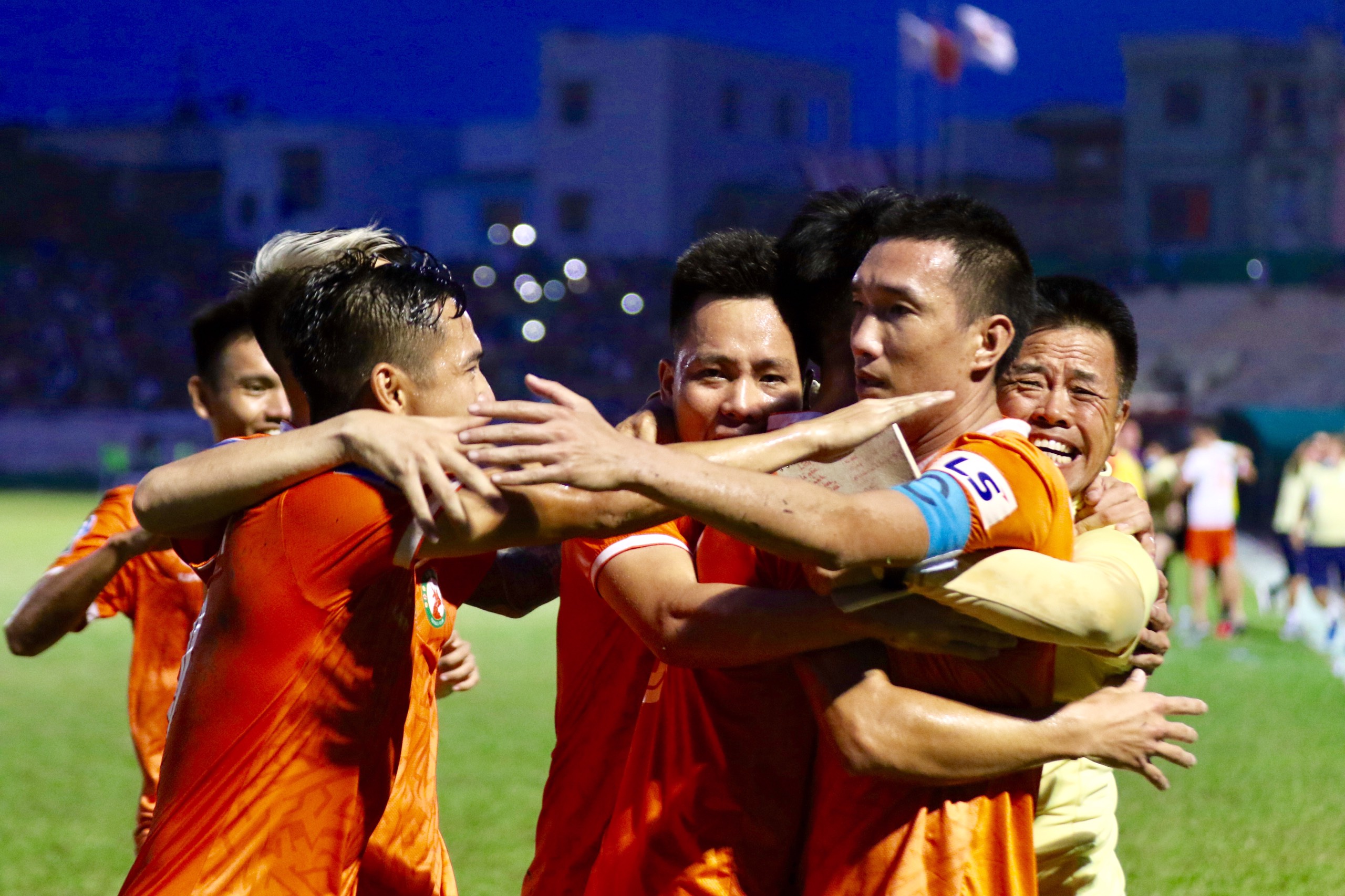 Bóng đá Bình Định: Cùng đến với Bình Định - nơi quê hương của bóng đá! Hình ảnh về bóng đá Bình Định sẽ khiến bạn cảm thấy hào hứng và tự hào hơn về niềm đam mê này.
