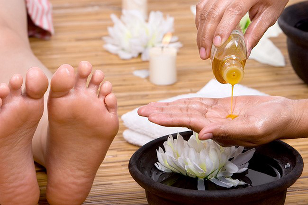 Tinh dầu massage tạo cảm giác thoải mái cho người sử dụng