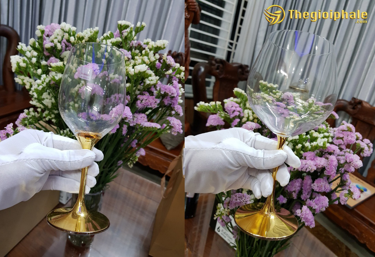 Bộ ly pha lê mạ vàng tinh tế, sang trọng và thích hợp nhất là dùng để uống vang đỏ