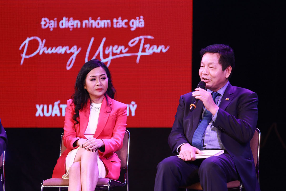 Khách mời giao lưu là những doanh nhân, nhà kinh tế nổi tiếng được mời thảo luận về con đường đi đến thành công của doanh nghiệp gia đình