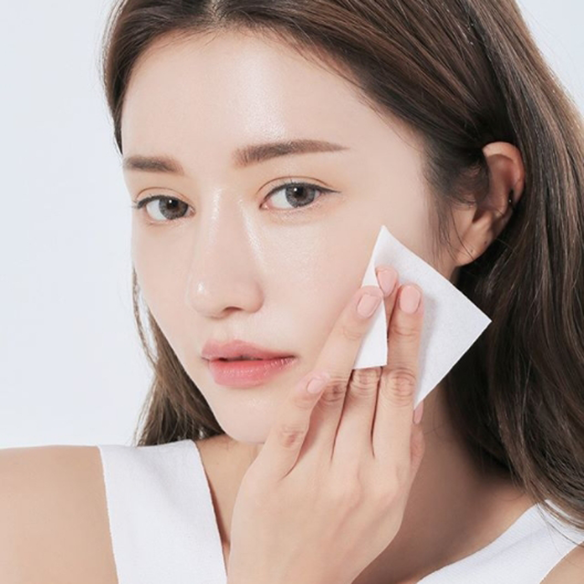 Giấy thấm dầu giúp gương mặt tránh nhễ nhại