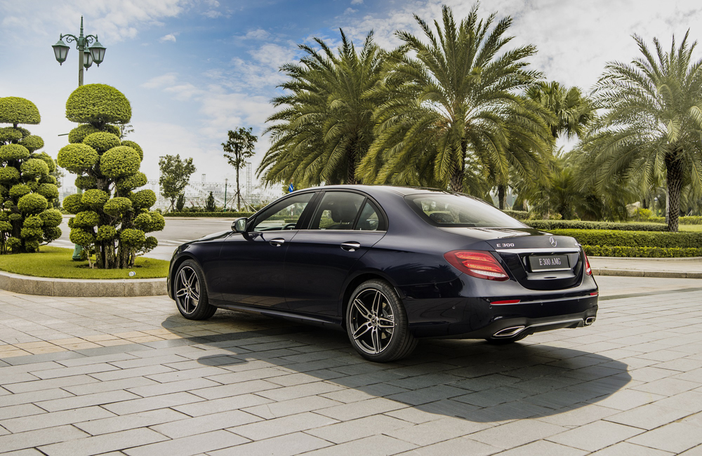 Mercedes-Benz E 300 AMG: Nổi bật trong phân khúc xe sedan phong cách thể  thao