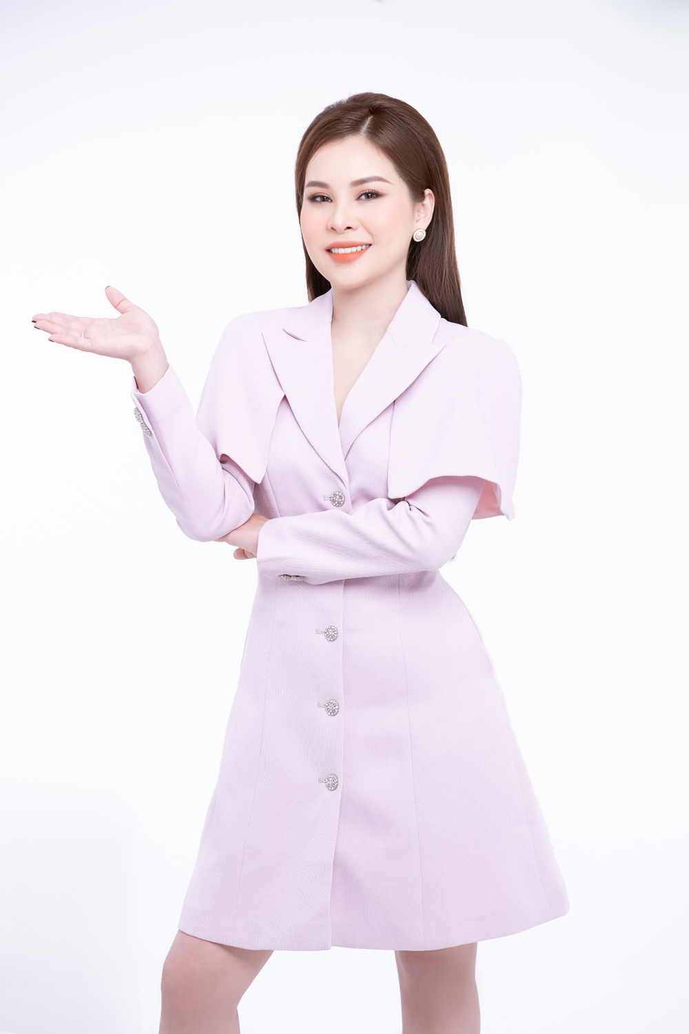 CEO Hoàng Quí là một người phụ nữ thành đạt và xinh đẹp