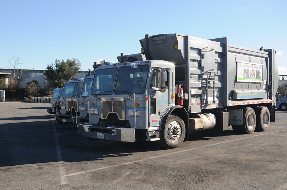 Dàn xe thu gom rác của California Waste Solutions tại Mỹ