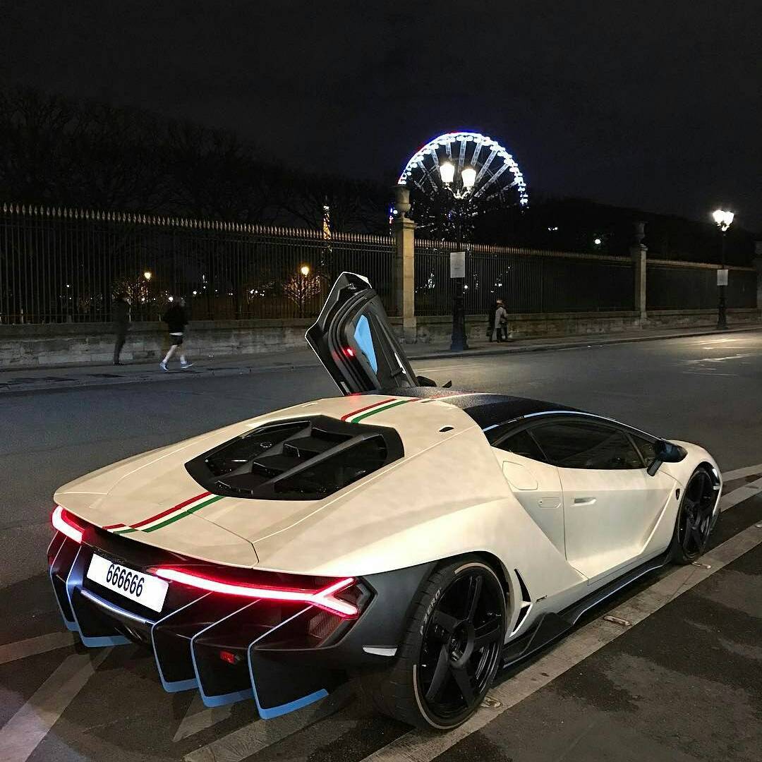 Siêu xe Lamborghini Centenario mang biển cực độc 'thở' trên phố Paris