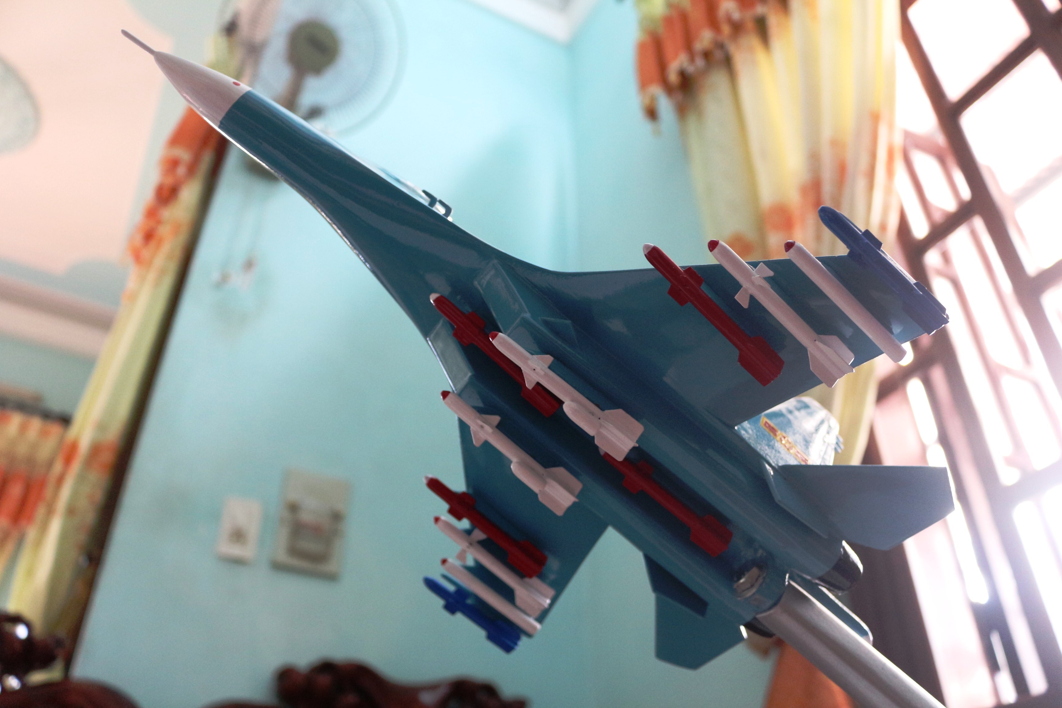 Mô hình máy bay chiến đấu là một sản phẩm độc đáo và thú vị cho những người yêu thích máy bay. Những chiếc máy bay chiến đấu mô hình được thiết kế với độ chính xác cao và chi tiết hoàn hảo. Hãy thưởng thức hình ảnh này để khám phá thế giới mô hình máy bay chiến đấu.