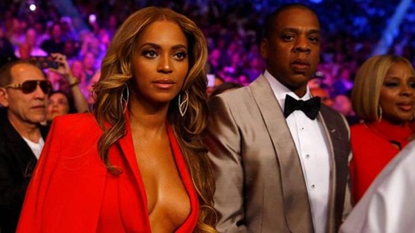 Beyonce diện áo 'khoe ngực' xem trận boxing thế kỷ  - ảnh 3