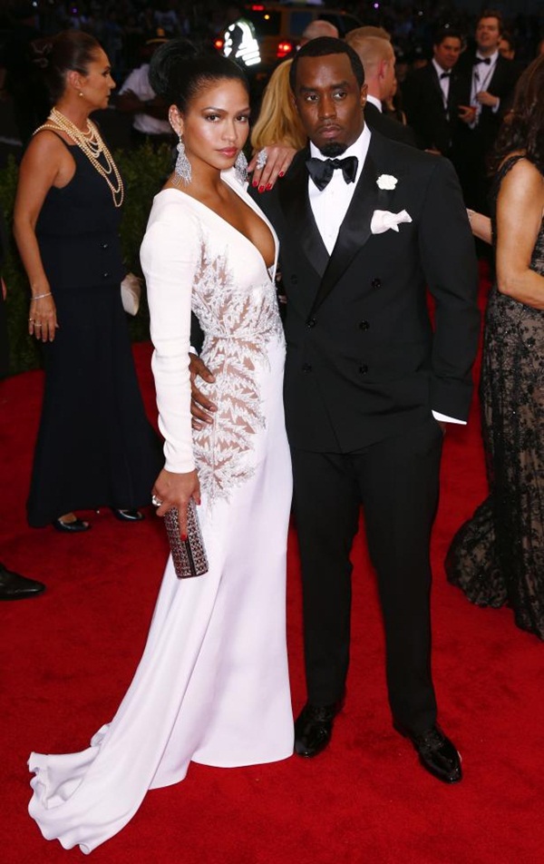 Rihanna 'cướp' thảm đỏ Met Gala - ảnh 49