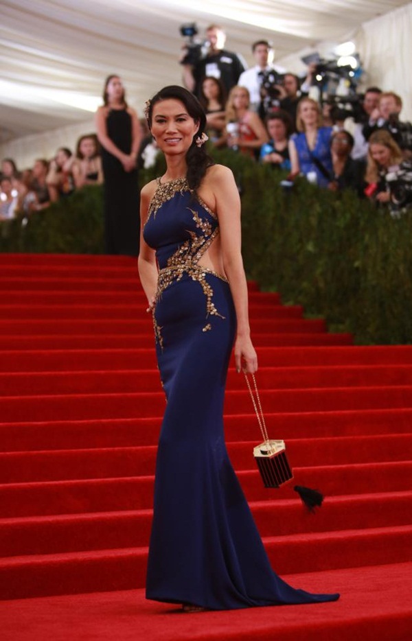 Rihanna 'cướp' thảm đỏ Met Gala - ảnh 60