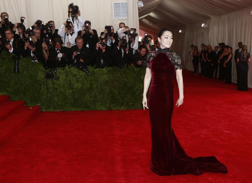 Rihanna 'cướp' thảm đỏ Met Gala - ảnh 11