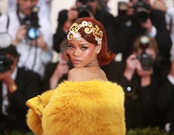Rihanna 'cướp' thảm đỏ Met Gala  - ảnh 3