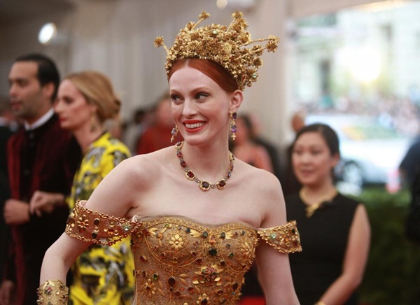 Rihanna 'cướp' thảm đỏ Met Gala - ảnh 72