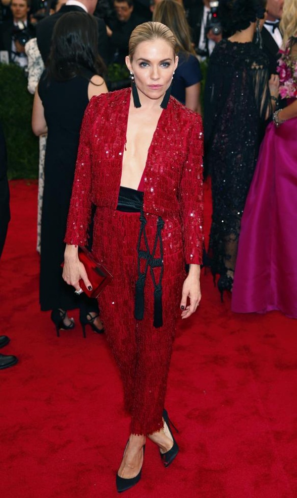Rihanna 'cướp' thảm đỏ Met Gala - ảnh 76