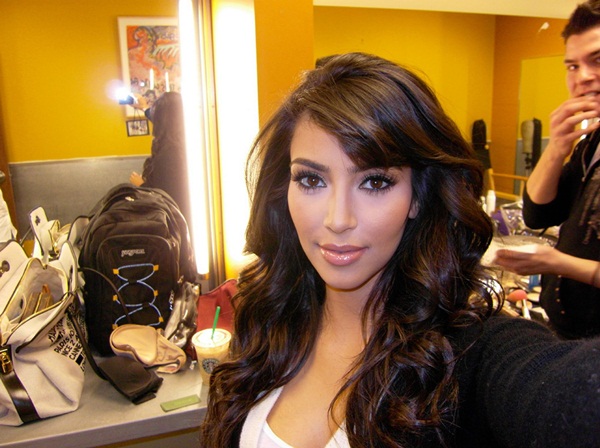 Những ảnh 'tự sướng' nóng nhất của Kim Kardashian - ảnh 2