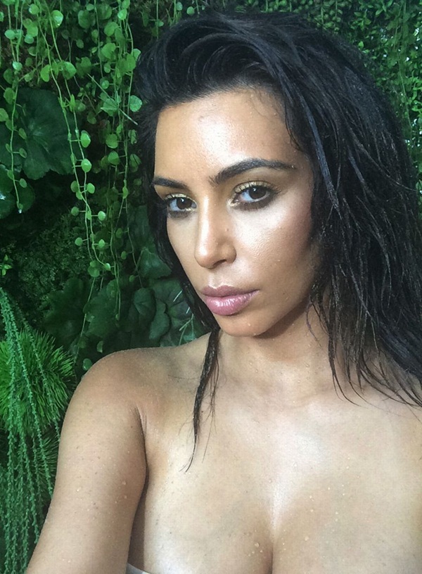 Những ảnh 'tự sướng' nóng nhất của Kim Kardashian - ảnh 3