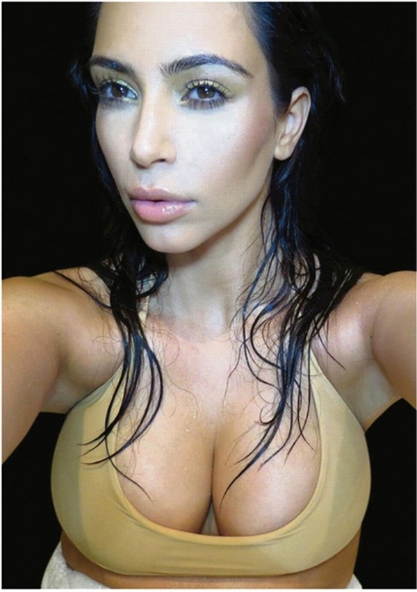 Những ảnh 'tự sướng' nóng nhất của Kim Kardashian - ảnh 1