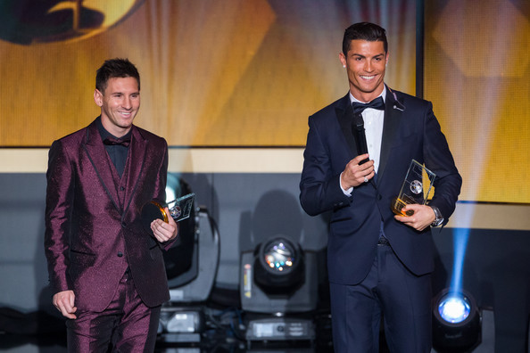 Năm 2020 chưa có cầu thủ nào xứng đáng với danh hiệu Quả bóng vàng FIFA nhưng năm 2015 thì khác. Xem hình ảnh của Ronaldo, Messi và Neymar để lại tiếng vang lớn của những cầu thủ huyền thoại này.