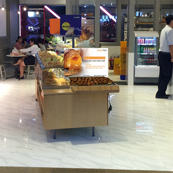 Golden Lava Croissant - Bánh sừng trâu trứng muối nổi tiếng đến từ Singapore đã chính thức có mặt tại các cửa hàng trong hệ thống BreadTalk Việt Nam.