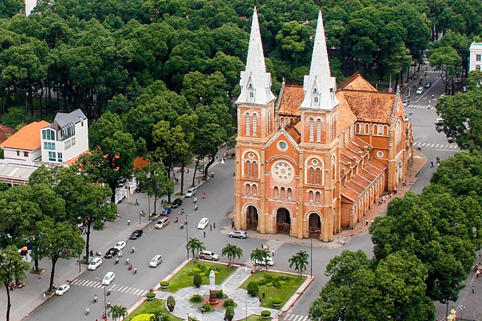 Ngắm nhìn nét đẹp kiến trúc của nhà thờ Đức Bà Sài Gòn