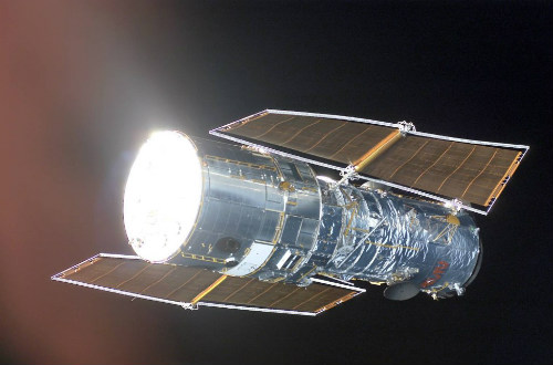 Hubble - Khám phá hình ảnh đẹp tuyệt vời của vũ trụ với những bức ảnh do Hubble chụp. Không chỉ đơn thuần là những hình ảnh mà Hubble còn giúp định vị sao, tiểu hành tinh, vật thể không gian khác trên hành tinh của chúng ta.