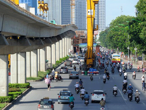 Không phải ai cũng có đủ trình độ để nhận định một cách khoa học về sự uốn lượn của tuyết đường sắt đô thị Cát Linh-Hà Đông - Ảnh: Ngọc Thắng