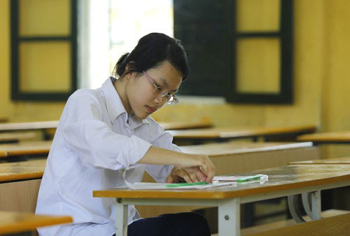 Phạm Khánh Linh là thí sinh duy nhất dự thi môn lịch sử tại hội đồng thi THPT Quang Trung, quận Đống Đa, Hà Nội - Ảnh: Ngọc Thắng