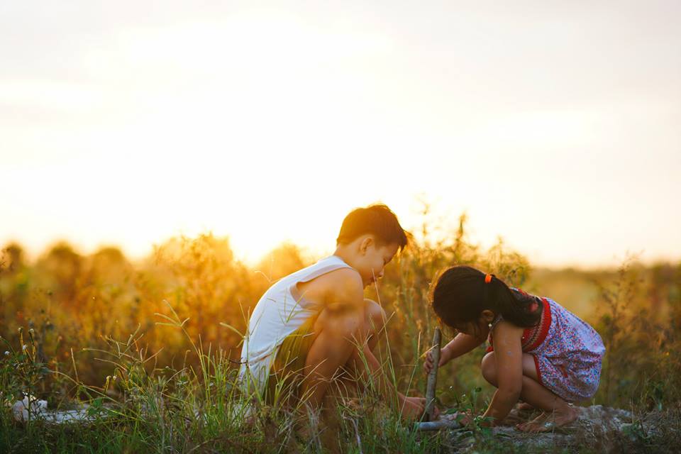 Quê ngoại là nơi mà ta mất nhau trong lần về. Mỗi chuyến trở về quê hương là cơ hội để chúng ta tìm lại chính mình và gắn kết với gia đình. Hãy cùng chiêm ngưỡng những hình ảnh về quê ngoại để khơi gợi những ký ức xưa cũ và đời sống đồng quê tươi đẹp.