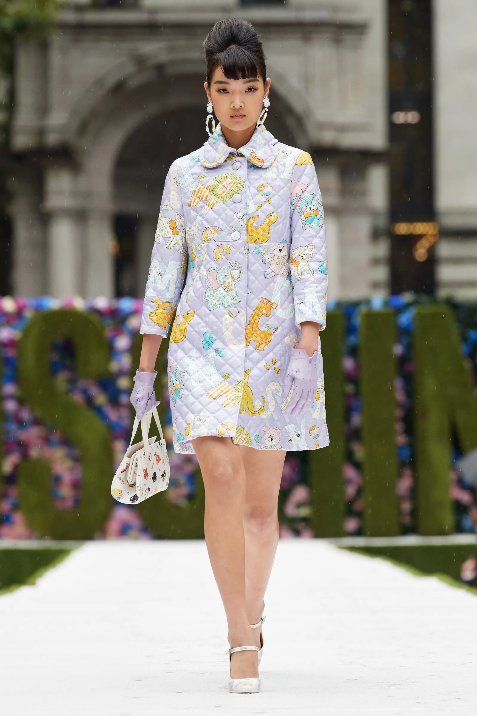 Moschino Spring 2022 Ready-to-Wear Collection