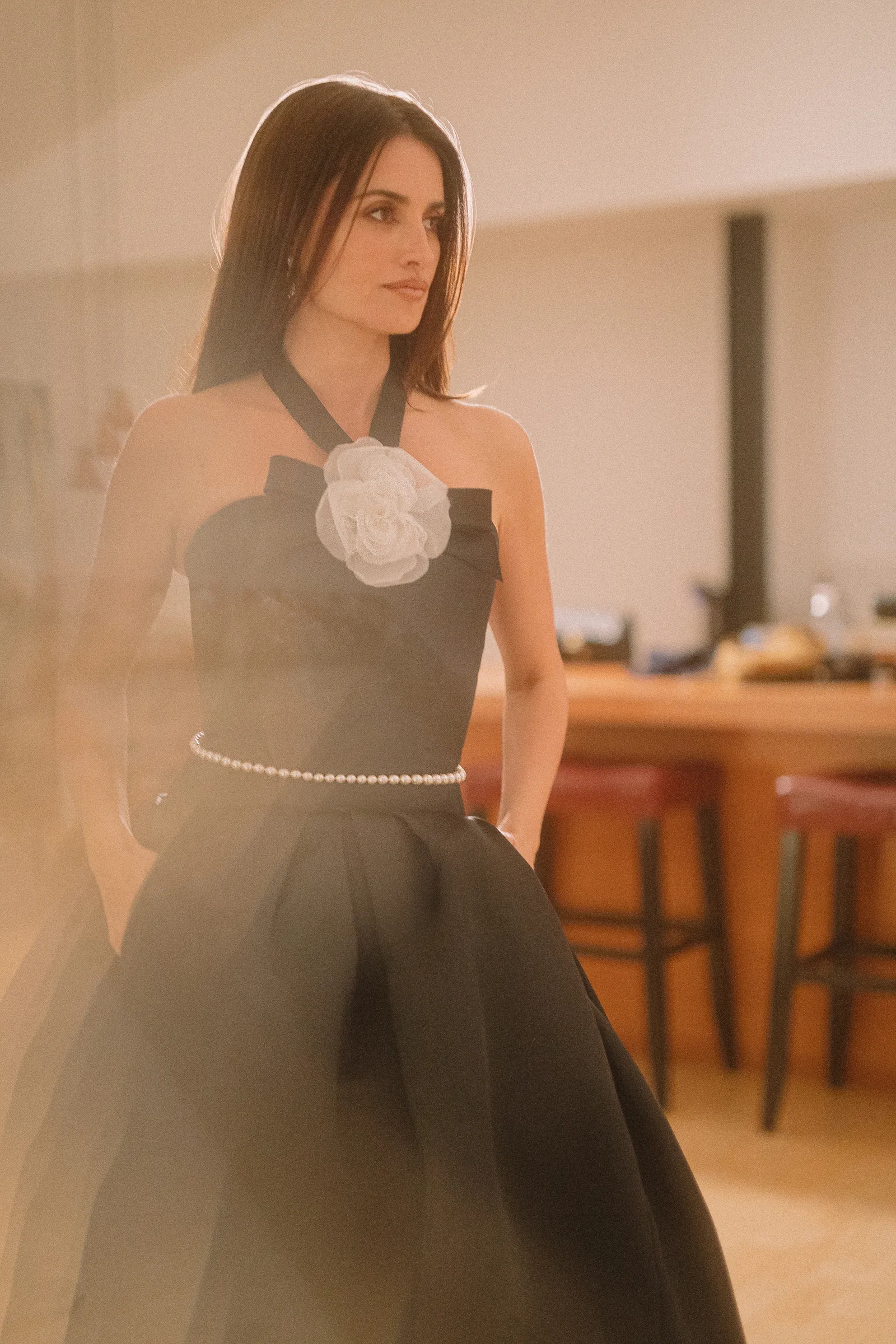 Chanel ra mắt những mẫu váy khiến lưng phụ nữ dài cả mét  Báo Phụ Nữ