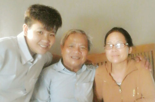 Trương Phong và cha mẹ của mình -  Ảnh: Nhân vật cung cấp
