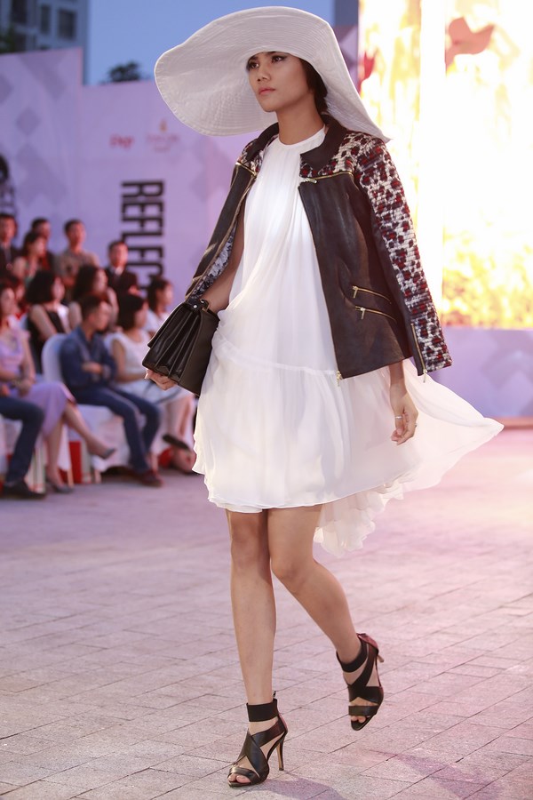 Hoa hậu Jennifer Phạm gợi cảm catwalk ở Đẹp Fashion Runway - ảnh 10