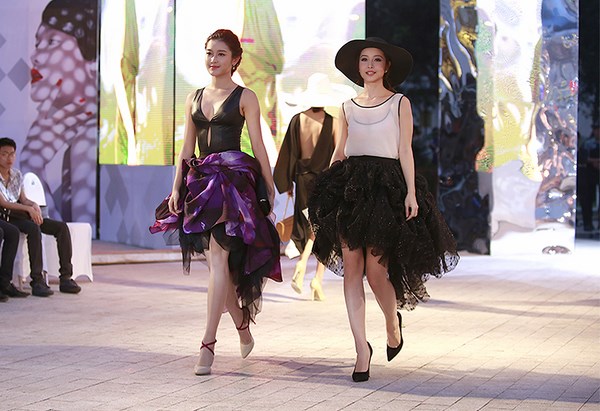 Hoa hậu Jennifer Phạm gợi cảm catwalk ở Đẹp Fashion Runway - ảnh 4