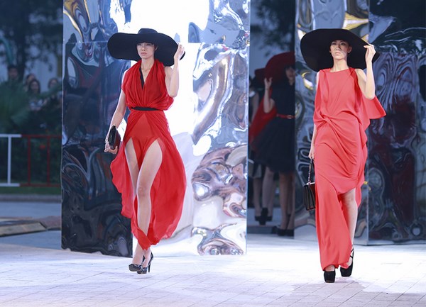 Hoa hậu Jennifer Phạm gợi cảm catwalk ở Đẹp Fashion Runway - ảnh 19