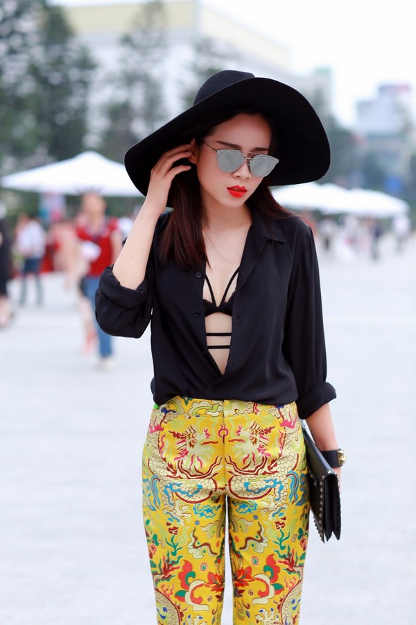 Lưu Hương Giang diện áo 'bung nút', khoe nội y ở Đẹp Fashion Runway 4 - ảnh 2