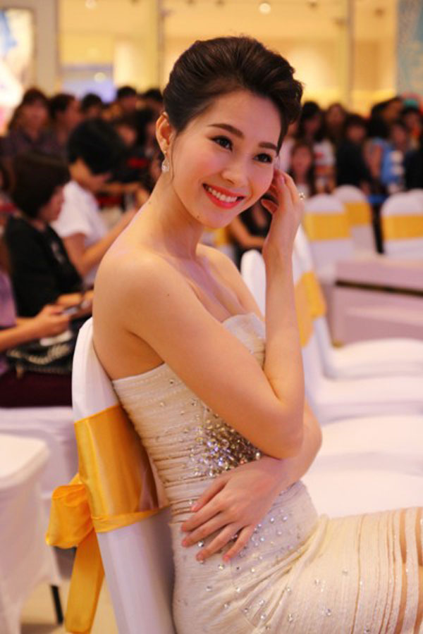 Hoa hậu Đặng Thu Thảo tỏa sáng trong lần đầu lên sàn catwalk - ảnh 5