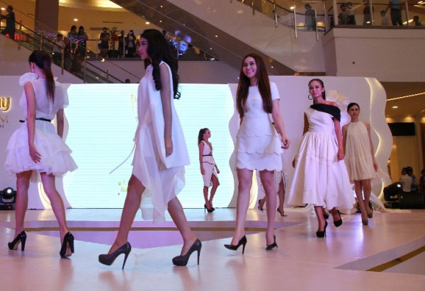 Hoa hậu Đặng Thu Thảo tỏa sáng trong lần đầu lên sàn catwalk - ảnh 6