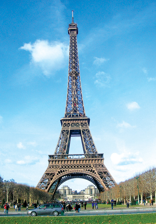 Tháp Eiffel ở Paris (Pháp)- Ảnh: Đ.X.H