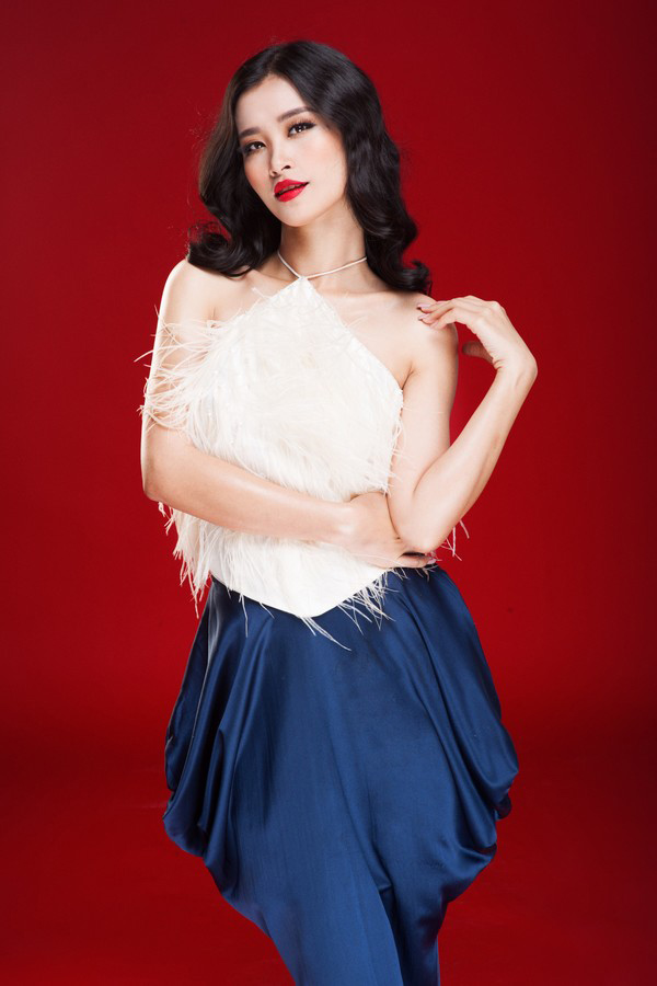 Năm 2015 Đông Nhi cùng Mỹ Tâm đại diện Việt Nam tranh giải thưởng quốc tế Big Apple Music Awards (BAMA). Và mới đây nhất, cô đã giành chiến thắng cao nhất tại cuộc thi The Remix