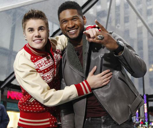 Justin Bieber và Usher (phải) - Ảnh: Reuters