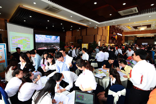 Các buổi bán hàng của Him Lam Chợ Lớn đều nhận được sự quan tâm của đông đảo khách hàng và tỷ lệ giao dịch thành công cao