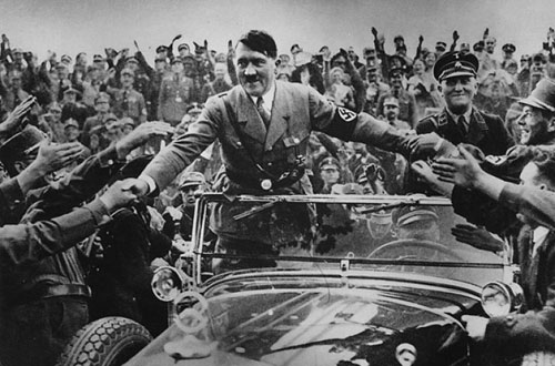 Một số nhà khoa học cho rằng Hitler bị bệnh Parkinson