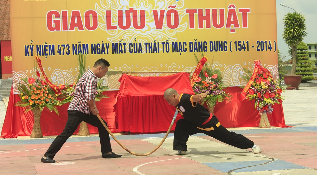Biểu diễn võ thuật là nội dung không thể thiếu trong ngày giỗ Thái tổ Mạc Đăng Dung - Ảnh: V.N.K