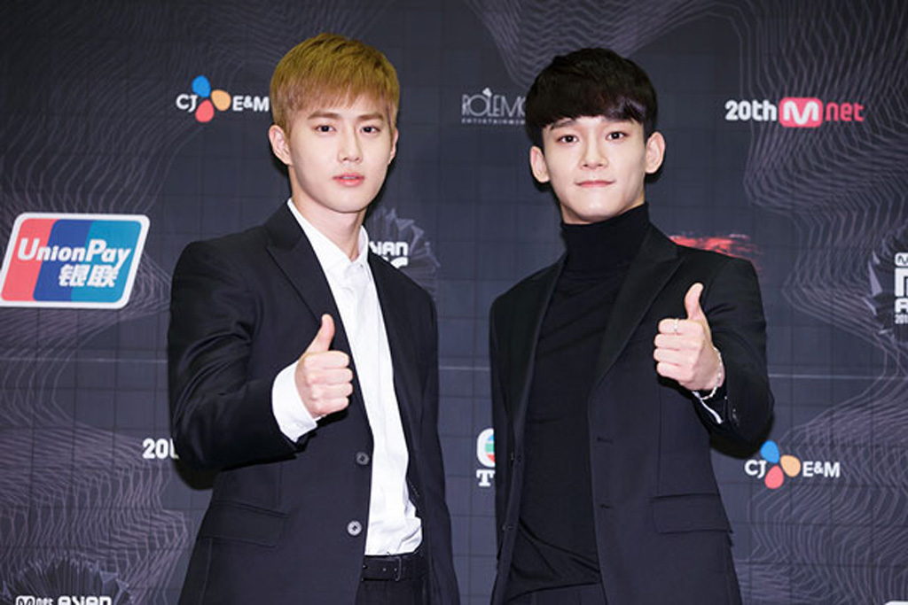 Hai thành viên Suho và Chen của nhóm nhạc nhà SM Entertainment EXO