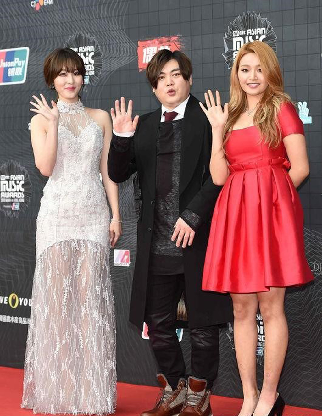 Shin Ah Young, Moon Hee Jun và Ji Hera - 3 nghệ sỹ đảm nhận vai trò MC chính cho lễ trao giải